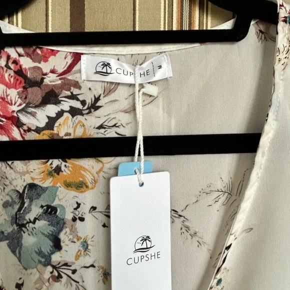 NWT Cupshe floral wrap dress - Picture 13 of 13